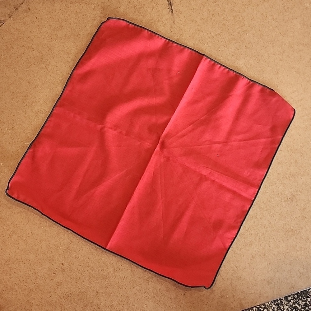 Vintage Set of 8 Red Cloth Napkins with Green Trim Christmas Holiday Table Linen - Picture 4 of 4